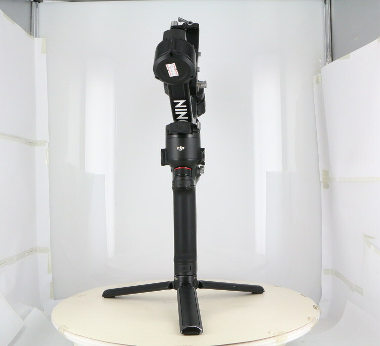 【中古】DJI RS 4 PRO コンボ ランク：B「カメラのナニワ　梅田買取センター在庫」【中古ジンバル・スタビライザー】商品コード：2221091103427