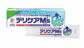 製品仕様■商品名【第3類医薬品】デリケアエムズ15g■商品特長○特に男性のデリケートエリアのかゆみ・かぶれに○スッキリしたクール感が、かゆみ感覚をすばやく鎮め、3つの特長（かゆみを止める、炎症を鎮める、雑菌を抑える）で、悪化の原因となるかゆみの悪循環を抑えます。汗やムレに多いデリケートエリアに適したサラッとでたつかないクリームです有効成分（100g中） 　　○ジフェンヒドラミン塩酸塩（かゆみを止める）・・・2．0g○グリチルリチン酸（生薬由来成分でかぶれなどの炎症を抑える）・・・0．2g○イソプロピルメチルフェノール（雑菌の繁殖を抑える）・・・0．1g○&#8467;ーメントール（清涼感を与え、かゆみを鎮める）・・・0．5g○トコフェロール酢酸エステル（血行を促進し、患部の回復を早める・・・0．5g添加物として、ポリオキシエチレンセチルエーテル、ショ糖脂肪酸エステル、セタノール、ステアリルアルコール、エデト酸Na、ジイソプロパノールアミン、カルボキシビニルポリマー、1、3-ブチレングリコール、トリイソオクタン酸グリセリンを含有します※本剤にステロイド成分は配合されていません■効能、効果かゆみ、かぶれ、ただれ、しっしん、皮ふ炎、じんましん、あせも、虫さされ、しもやけ■用法、用量○1日数回、適量を患部に塗布してください。■用法、用量に関する注意 (1)小児に使用させる場合には、保護者の指導監督のもとに使用させてください。なお、本剤の使用開始目安年齢は生後3ヶ月以上です (2)目に入らないように注意して下さい。万一目に入った場合には、すぐに水またはぬるま湯で洗って下さい。なお症状は重い場合（充血や痛みが持続したり、涙がとまらない場合等）には、眼科医の診療を受けてください (3)本剤は外用にのみ使用し、内服しないでください (4)粘膜部分には使用しないで下さい■保管及び取扱い上の注意○直射日光の当たらない湿気の少ない涼しい所に密栓して保管して下さい○小児の手の届かないところに保管して下さい○他の容器に入れ替えないで下さい（誤用の原因になったり品質が変わります）○使用期限（ケース及びチューブに西暦年と月を記載）をすぎた製品は使用しないで下さい○使いやすいラミネートチューブです。破れにくい特長がありますが、強く押すと中身が飛び出す場合があります。チューブ尻から順次軽く押し出すようにして使用して下さい。■お問い合わせ先○メーカー名：株式会社池田模範堂○住所：〒930-0394　富山県中新川郡上市町神田16番地○電話番号　　076-472-0911○受付時間：9：00〜17：00（土，日，祝日を除く）■使用期限1年以上の物■リスク区分【第3類医薬品】■広告文責株式会社なの花西日本TEL:072-652-0371登録販売者：久保　信次郎※予告なくリニューアル、発売終了などの場合がございます。予めご了承くださいませ。 ■相談すること○次の人は使用前に医師、薬剤師又は登録販売者へご相談ください。 医師の治療を受けている人。 妊娠又は妊娠していると思われる人 薬などによりアレルギー症状（発疹・発赤、かゆみ、かぶれ等）を起こしたことがある人 湿潤やただれがひどい人 ○使用後、次の症状が現れた場合は副作用の可能性があるので、直ちに使用を中止し、説明文書を持って医師、薬剤師または登録販売者に相談すること【関係部位：皮ふ】症状：発疹、発赤、かゆみ、はれ○5〜6日間使用しても症状がよくならない場合は使用を中止し、説明文書を持って医師、薬剤師または登録販売者に相談すること ◆ここには、知っておいていただきたい主な事柄だけが書いてあります。ご使用の際には「用法・用量」を守り、必ず添付文書にかかれております「使用上の注意」をよくお読みになってください。 掲載されている製品に関する情報は、随時、最新情報に更新するように努力しておりますが、実際の添付文書の記載とは異なっている場合もございますので、必ず製品に入っている添付文書をよくお読みいただいた上で、ご使用になってください。