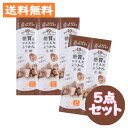 商品概要 当社ひとくち煉羊羹小豆に比べ糖質を49％カットしながらも、沖縄県の黒糖の優しい甘さと素材の美味しさが感じられる「ようかん」に仕立てました。 原材料 こし餡(難消化性デキストリン、小豆（北海道産）、グラニュー糖、食物繊維、小豆皮粉末（小豆（北海道産）） (国内製造) 、黒糖（さとうきび(沖縄県産)）、水飴、寒天／甘味料(ソルビトール、ラカンカ抽出物) 栄養成分表示 1商品27g当たり エネルギー:54kcal/たんぱく質：0.8g/脂質：0.0g/炭水化物：16.0g/糖質：9.6g/食物繊維：6.4g/食塩相当量：0.008g 注意事項 直射日光、高温多湿を避けて保存してください 【糖質量表示について】 表面の糖質量はロカボ糖質量を記載しております。 ロカボ糖質は利用可能炭水化物を元に算出したもので、食・楽・健康協会が提唱する概念となり、 1g=4kcalもしくは1g=3.75kcalのエネルギー量をもった糖質のみを算出することを原則としております。 よって、消費者庁の定義する糖質（エネルギーの無い糖質もカウントする概念）とは数値が異なることがあります。 本製品の場合、消費者庁の定める糖質量から糖アルコール(ソルビトール)を除いた重量をロカボ糖質として製品表面に記載しています。 製品裏面の栄養成分表示には「（消費者庁の定義する）糖質量」を記載しています。 疾病治療のために糖質量をカウントする必要がある方は、ロカボ糖質を使用されますよう食・楽・健康協会が勧めています。 リニューアルに伴い、パッケージ・内容等予告なく変更する場合がございます。予めご了承ください。 お問い合わせ先 株式会社榮太樓總本舗 TEL：0120-284-806 営業時間：10時〜17時（平日：土日祝は休業） 広告文責 株式会社なの花北海道 011-738-1193 ※この商品は"追跡メール便"発送商品でございます。宅配便ではございませんのでご了承くださいませ。 1.代引き決済はご利用いただけません。 2.郵便ポスト投函にて配達が完了いたします。 3.配達日のご指定、お届け時間のご指定ができません。お届けまでおおむね2?4日かかります。（離島などの一部地域や、年末年始はそれ以上かかる場合がございます。） 4.追跡メール便対象外商品と同梱の場合、宅配便が適用されますので何卒ご了承くださいませ。 5.配達完了後の補償対象外となりますので、お客様方郵便受けが外や、鍵のかからない集合住宅などの郵便受けの場合は宅配便をご利用くださいませ。 6.郵便物として配達されますので箱潰れなどが生じる場合がございます。 7.郵便受けが狭い場合、表札が違う場合など配達ができない場合は当店へ返送となります。再発送にかかります送料はお客様ご負担となりますので了承くださいませ。 ※ご確認宜しくお願いを申し上げます。