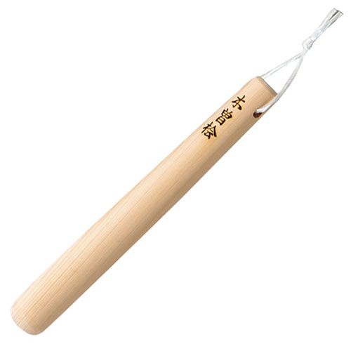 すりこぎは、日本のキッチンの必需品のひとつです。すり鉢の直径の おおよそ2倍の長さが適当とされています。強度に定評のある木曽ひのき材で仕上げました。すりこぎは、日本のキッチンの必需品のひとつです。すり鉢の直径の おおよそ2倍の長さが適当とされています。強度に定評のある木曽ひのき材で仕上げました。…