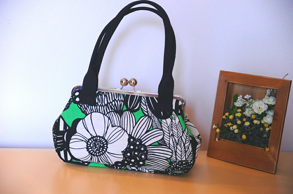 送料無料☆モダンな北欧風綿麻キャンパス地☆アートフラワー☆グリーン☆2wayがま口ハンドバッグ＆ショルダ..