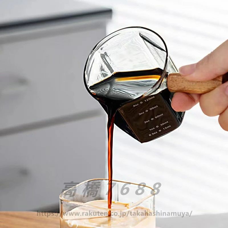南山商店の2個セット 120ml ミルクピッチャー ミルクジャグ 小型 計量カップ耐熱ガラス 目盛り付き 斜め注ぎ口 飛散防止 簡単に注ぐ 木製ハンドル｜アングル3