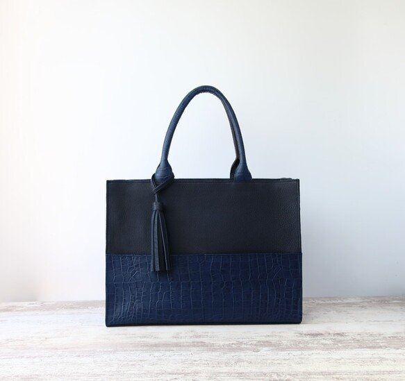 A4サイズしかくトートbag・ver2（ファスナー付き）☆彡ネイビー・受注制作　バッグ 日本製 国産 メンズ レディース 本革 通勤バッグ シンプル 高級 お洒落 鞄 カバン 牛革 旅行 フォーマル オケージョン プレゼント ブランド 入園式 バッグ 本革