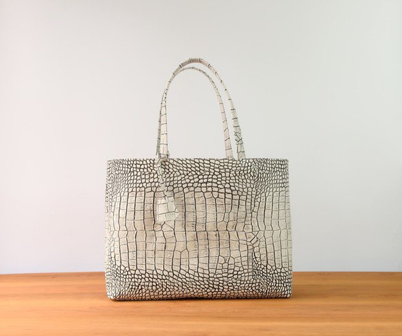 A4サイズトートbag(サイズL)☆彡モノトーン・受注制作　バッグ 日本製 国産 メンズ レディース 本革 通勤バッグ シンプル 高級 お洒落 鞄 カバン 牛革 旅行 フォーマル オケージョン プレゼント ブランド 入園式 バッグ 本革