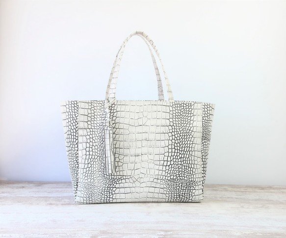 グラントートbag（L)☆彡モノトーン・受注制作・荷物が多い方へ！マチ幅17センチ　バッグ 日本製 国産 メンズ レディース 本革 通勤バッグ シンプル 高級 お洒落 鞄 カバン 牛革 旅行 フォーマル オケージョン プレゼント ブランド 入園式 バッグ 本革