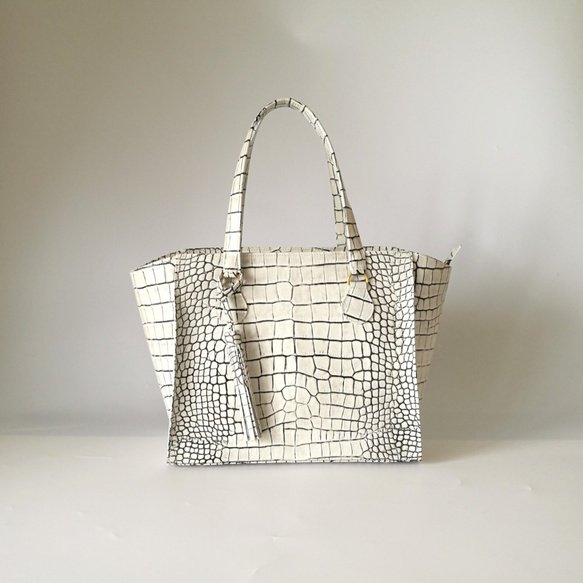 ボヤージュbag・(M)☆彡バニラ・ファスナー付き/受注製作　バッグ 日本製 国産 メンズ レディース 本革 通勤バッグ シンプル 高級 お洒落 鞄 カバン 牛革 旅行 フォーマル オケージョン プレゼント ブランド 入園式 バッグ 本革