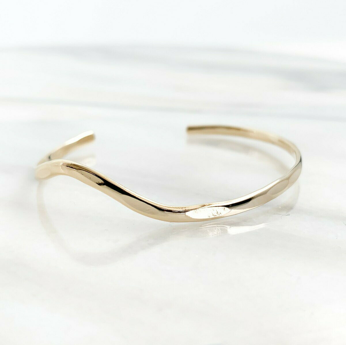 ギフト 新作 レディース バングル ゴールド ママ友 プレゼント naotjewelry Kainari Wave Bangle