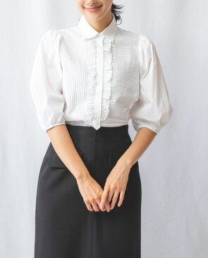 ★9/5限定 20%OFFクーポン配布中!★《 アシメ ピエゴリーネ フロント フリル ブラウス 》【 ナラカミーチェ 公式】 レディース トップス 五分袖 ピンタック ロゴ チャーム ホワイト 白 ナラ カミーチェ 送料無料