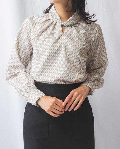 【50％OFF】《 フラワー ツイル ツイストネック ブラウス 》 レディース トップス 長袖 花柄 変形 デザイン 7号〜17号 ナラ カミーチェ ナラカミ NARACAMICIE アウトレット 送料無料のサムネイル