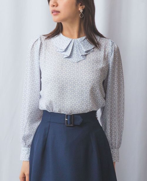 ★P10倍＋1200円OFFクーポン★【期間限定70％OFF】《 スノークリスタル タック衿 ブラウ