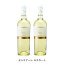 一口惚れのマスカット系甘口微発泡ワイン【商品説明】・商品 : センスアーレ モスカート(Sensuale Moscato)・ヴィンテージ : 2022年・生産者(ワイナリー) : ヴィニエティ デル ヴルトゥーレ(Vigneti del Vulture)・原産国 : イタリア・品種(原材料) : モスカート ビアンコ・容量 : 750ml【補足説明】・料理 : フルーツタルト、ケーキ・ギフト : ギフトに最適・イベント : ホワイトデー、バレンタインデー・その他 : スイーツに合う、ハート、ハートラベル・保存方法 : 直射日光・振動を避け、18℃以下の場所で保管して下さい。・評価 : 「ルカ　マローニ　ベストワイン年鑑2020」で91点、「ガンベロ　ロッソ　ヴィーニ　ディタリア2020」で1グラス、「イ　ヴィーニ　ディ　ヴェロネッリ2020」で2星／87点一口惚れのマスカット系甘口微発泡ワイン一口飲んだ瞬間に虜になってしまうようなマスカット系のジューシーな微発泡タイプの甘口です。桃や洋ナシ、マンゴーなどの豊かなフルーツのアロマ、そしてエキゾチックなニュアンス、フレッシュな果実味の程よい甘さと強すぎない炭酸が素晴らしいバランスを保っております。ワインだけで楽しむことも出来ますが、フルーツやスイーツ、チーズやナッツなどとも合わせて楽しんでいただきたいワインです。ファルネーゼグループがバジリカータ州で手掛けるワイン圧倒的コストパフォーマンスで知られるファルネーゼグループがバジリカータ州で手掛けるワイナリー。ヴルトゥーレ火山の噴火によるミネラルを多く含んだ土壌の畑に樹齢の古いブドウを栽培、樽での熟成には500年前に作られた洞窟を利用しております。【特記事項】・商品画像は参考イメージとなり、ラベルデザイン変更やヴィンテージ変更などで、実際の商品とは異なる場合がございます。・商品画像のヴィンテージと商品説明のヴィンテージが違うは場合は、商品説明のヴィンテージでの対応とさせて頂きます。・ヴィンテージ切替やヴィンテージ変更が発生した場合は、ご注文を頂いた際に変更連絡を実施させて頂きます。・商品の配送は、配送手配が完了次第お送り致しますので、配送予定日よりも早くなる場合がございます。当商品で検索されている 人気 ・ おすすめ キーワードワイン 白ワイン イタリアワイン イタリア白ワイン ワインセット 白ワインセット イタリアワインセット イタリア白ワインセット まとめ買い 飲み比べ ギフト プレゼント 誕生日 お中元 お歳暮 金賞 銀賞 受賞 高得点 サクラアワード ワインアドヴォケイト ワインスペクター ソムリエ厳選