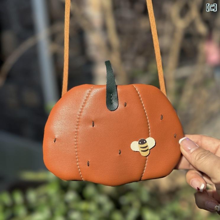 バッグ キッズ 女の子 秋冬 かぼちゃ 洋ナシ フルーツ モチーフ PUレザー 合皮 かわいい キュート 超軽量 斜めがけ ポシェット 普段使い 通園 お出かけ 幼稚園児 鞄 小さめ ミニ(x2)