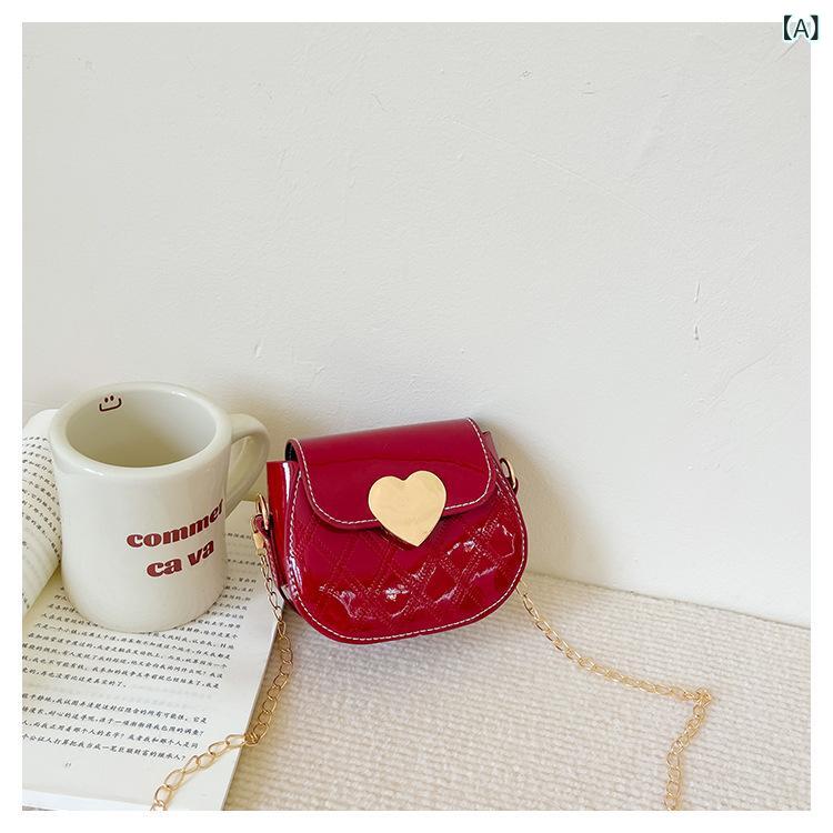 バッグ 女の子 キッズ ガールズ かわいい プリンセス ハート型 ミニポシェット ショルダーバッグ 斜めがけ 合皮 防水 収納 普段使い お出かけ チェーン ロック金具 コインケース