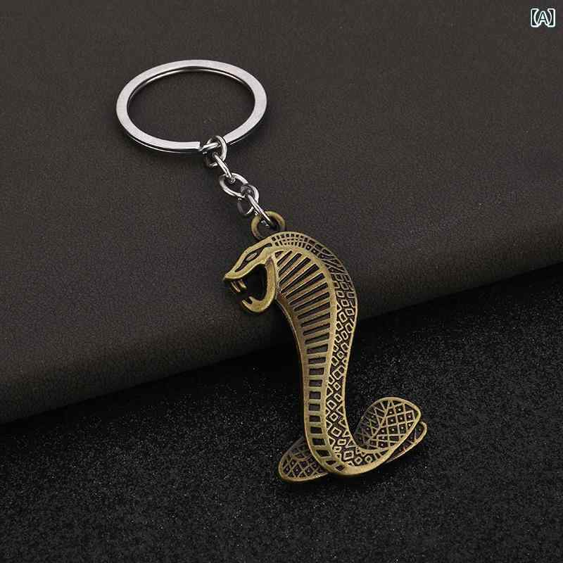 キーホルダー 男女兼用 コブラ 蛇 ヘビ 干支 巳年 ユニーク メタル 亜鉛合金製 おしゃれ シンプル モダ..