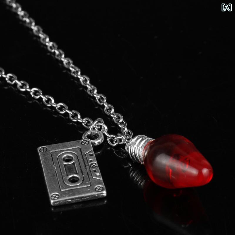 ネックレス ユニセックス ストレンジャー・シングス カセットテープ 電球 ペンダント 合金製 電気メッ..