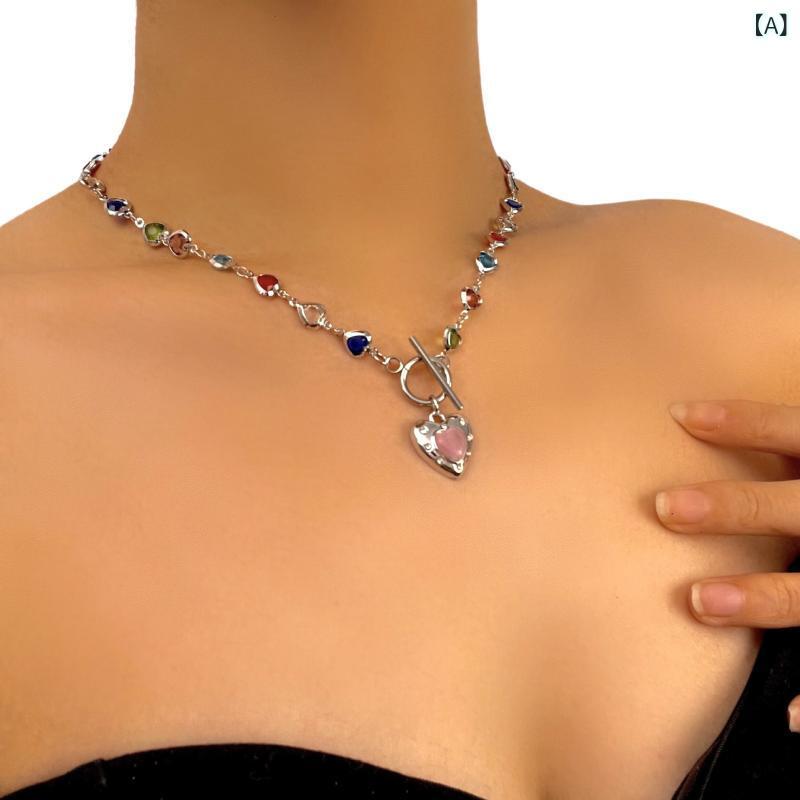 ネックレス レディース ハート型 カラフル ビーズ ジルコニア 大ぶり 個性的 高級感 ライトラグジュアリー 甘辛ミックス セーターチェーン ロングネックレス 銅合金 電気メッキ加工 普段使い カジュアル
