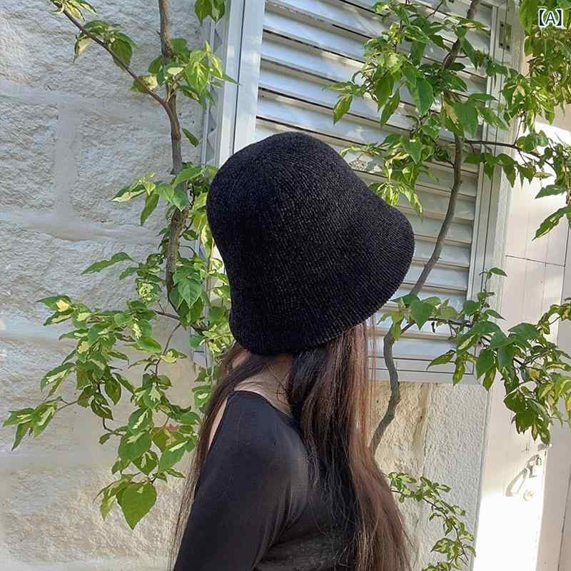 ・カテゴリ: バケットハット・帽頂: ラウンドトップ・つば: ワイドブリム・カラー展開: ブラック、ベージュ、カーキ、キャラメル、ジンジャーイエロー・サイズ: M（頭囲56-58cm）・機能: 通気性、保温、防風、UVカット・スタイル: カジュアル、きれいめ、シンプル、上品・生地: シェニール・主な素材: ポリエステル・加工技術: 経編、サテン調・流行要素: ナチュラル