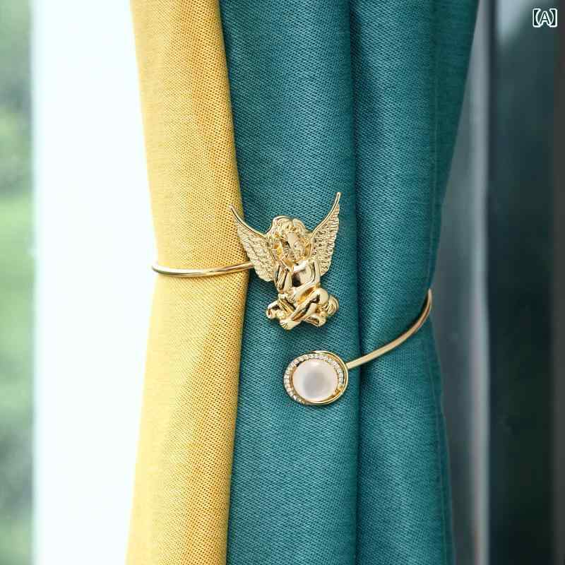 カーテンタッセル 天使の羽 キューピッド 北欧風 マグネット式 金属製 簡単取り付け おしゃれ インテリア雑貨 窓飾り 華やか リビング 寝室 ゴールド系