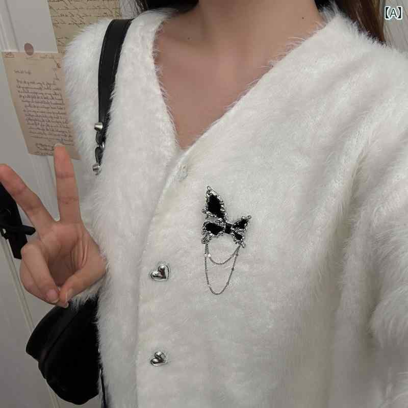 ブローチ 男女兼用 ユニセックス ダーク系 ゴシック風 蝶 バタフライ フリンジ タッセル 合金製 メタル 高級感 上質 デザイン スーツ ジャケット フォーマル カジュアル ピン アクセサリー