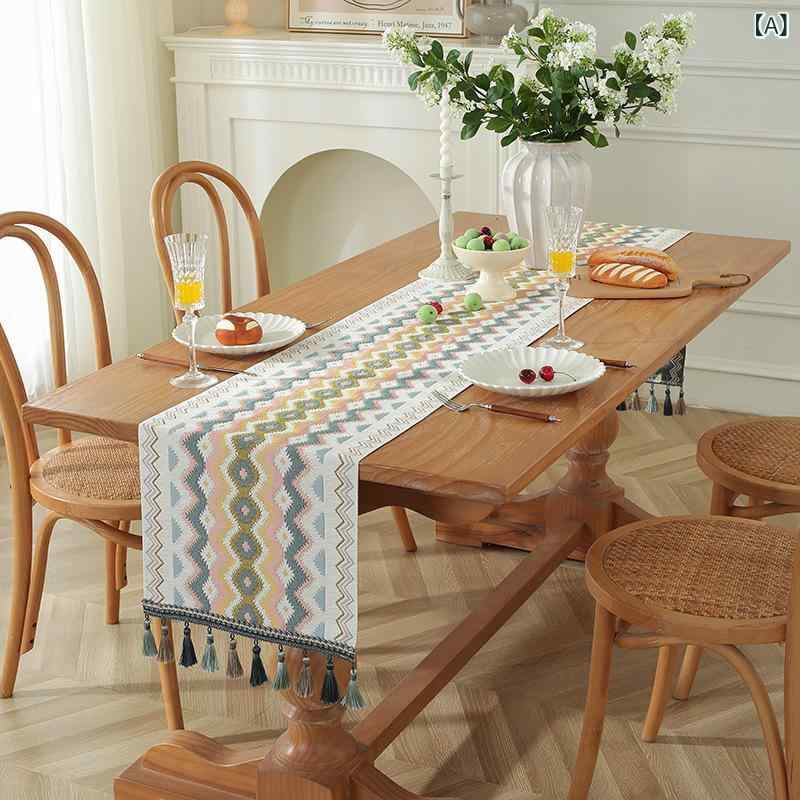 テーブルランナー テーブルセンター 北欧風 シンプル モダン 布製 ファブリック ポリエステル コットン 長方形 タッセル フリンジ ダイニング 食卓 コーヒーテーブル ローテーブル サイドボード キャビネット テレビ台 リビング デコレーション ピンク