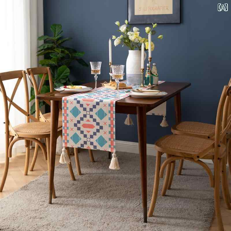 テーブルランナー エスニック風 民族調 カラフル 幾何学 ポップデザイン 綿混 コットン タッセル フリンジ ベッドスロー チェストカバー リビング ダイニング インテリア 飾り おしゃれ