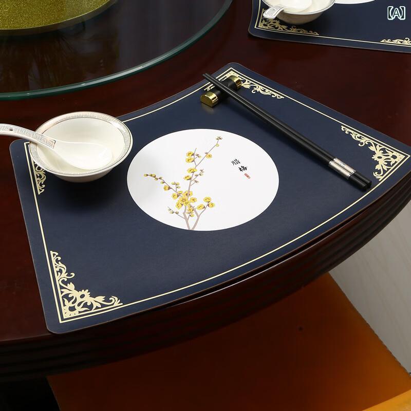 ランチョンマット 新中式 扇形 レザー ホテル 業務用 テーブルマット 円卓 ダイニング 食卓 上質 エレガント 植物柄 花柄 梅蘭竹菊 青 ダークグレー