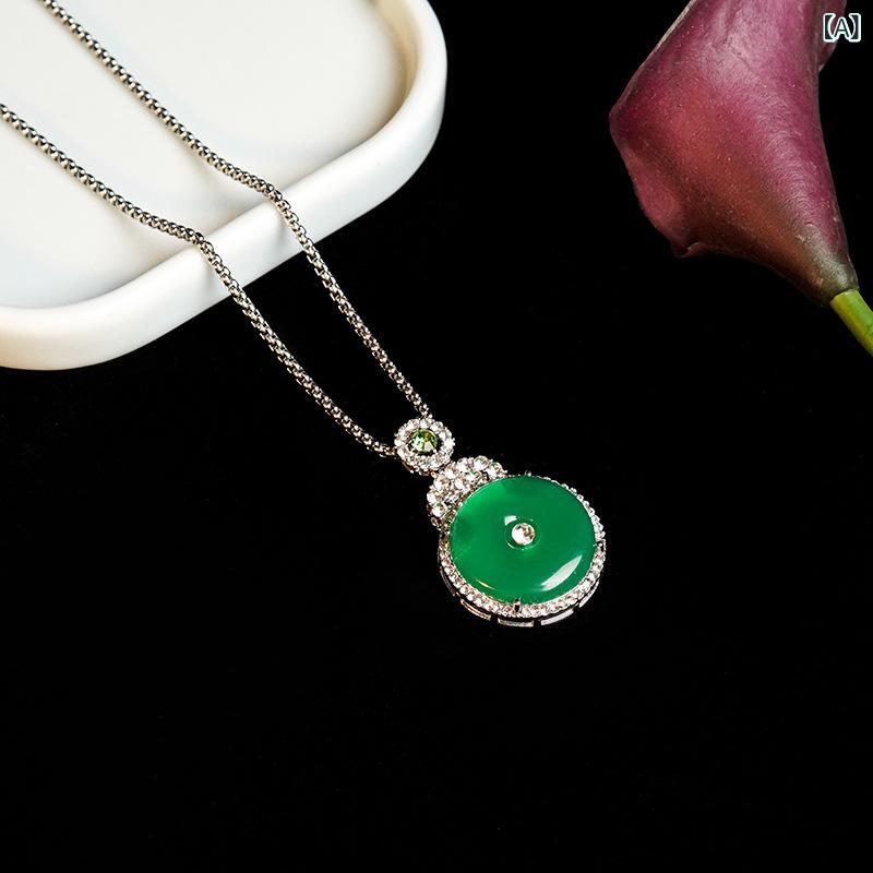 Red Coral - ネックレス レディース グリーンカルセドニー ペンダント 上質 気品 ロング セーターチェーン モダンチャイニーズ レトロ 高級感 万能 個性的 幾何学 十字チェーン 人工水晶 合金