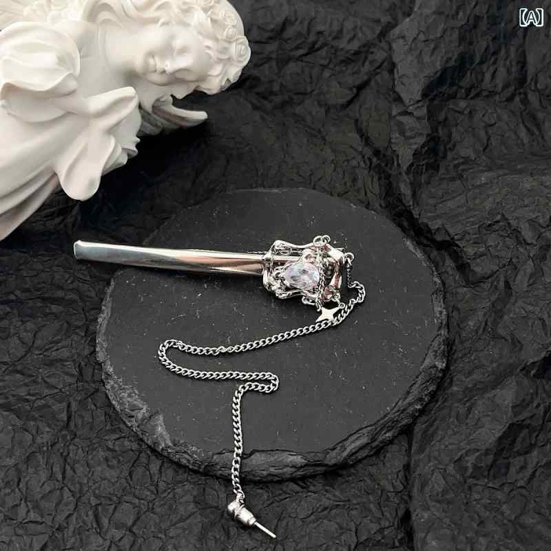 ヘアアクセサリー レディース ヘアクリップ ピアス 一体型 フリンジ タッセル 個性的 高級感 エレガント 上品 おしゃれ 合金製 電気メッキ加工 サイドクリップ 普段使い 甘辛ミックススタイル