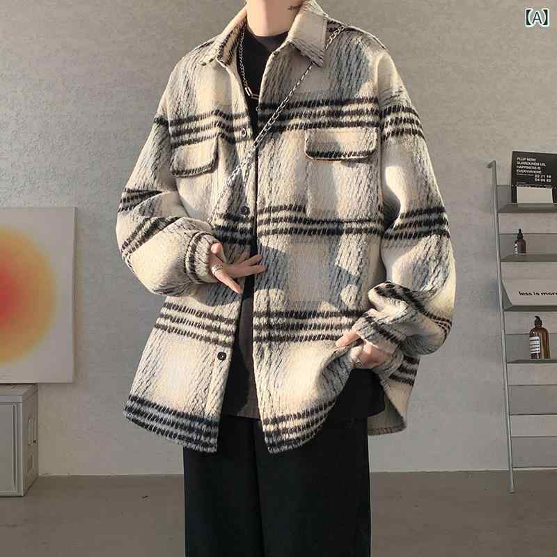 ・カテゴリ: ジャケット ・スタイル: 香港風 ・主な素材: ポリエステル ・裏地素材: ポリエステル ・ネックライン: 襟付き ・フィット: ルーズフィット ・前立て: シングルボタン ・厚み: 普通 ・柄: チェック ・着用シーン: デイリー ・ディテール: ステッチ ・裾: ストレートヘム ・加工: ノーアイロン加工 ・着丈: レギュラー ・着用スタイル: アウター ・袖丈: 長袖 ・袖タイプ: レギュラー袖 ・カラー展開: ブラック、グリーン、カーキ ・サイズ展開: M、L、XL、XXL、XXXL ・対象: 成人 ・性別: メンズ