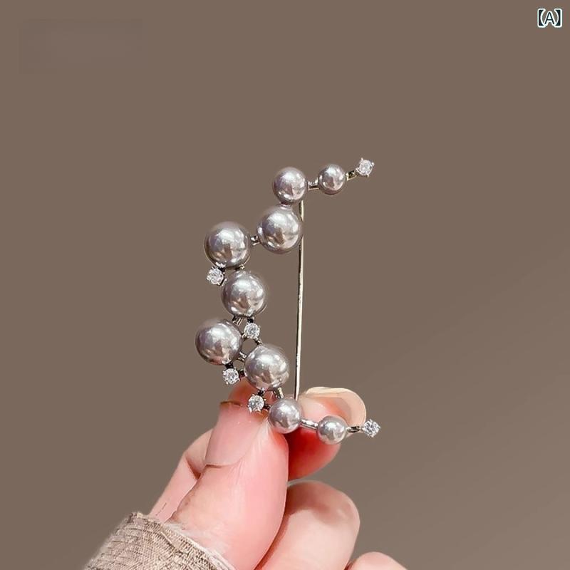 ブローチ レディース 高級感 個性的 パール ジルコニア 三日月モチーフ 上品 エレガント ライトラグジュアリー コサージュ アウター スーツ ジャケット フォーマル レトロ ヴィンテージ風 亜鉛合金製
