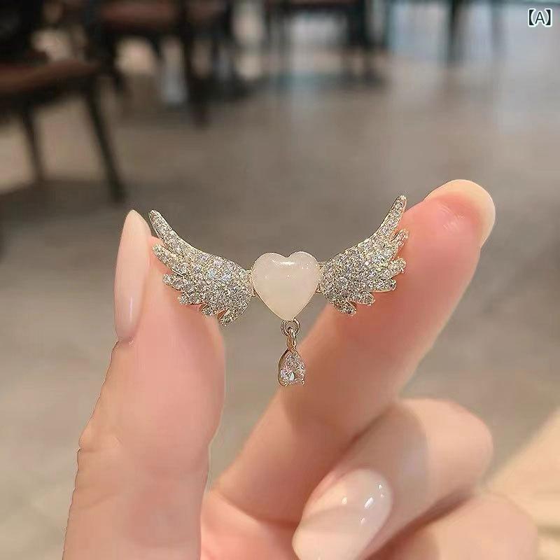 乐天商城 - ブローチ レディース 女性用 韓国 韓流 ハート 天使の翼 かわいい 高級感 ジルコニア 煌めく 合金製 スーツ 襟元 胸元開き防止 フォーマル カジュアル オフィス アクセサリー