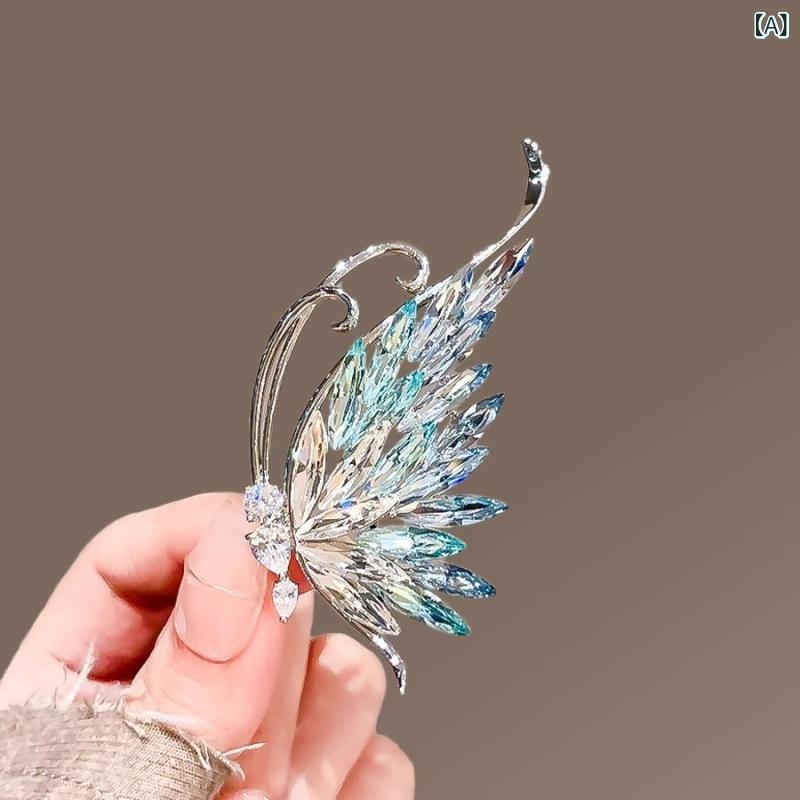 ブローチ レディース 女性用 蝶 バタフライ アニマルモチーフ 高級感 ライトラグジュアリー エレガント 気品 ファッション 個性的 ブルー パープル ラインストーン スーツ ジャケット コート