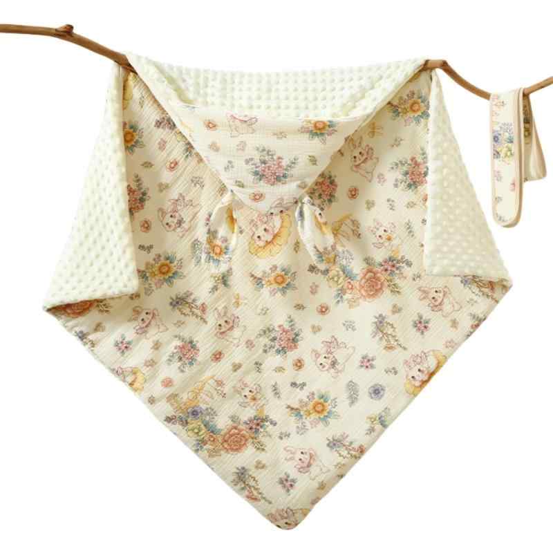 ・カテゴリ: おくるみ・主な素材: 綿100%・中綿: 高機能中綿・柄: アニマル、キャラクター、花柄・デザイン: ドット柄・カラー展開: アライグマ＆コアラ、リス＆コアラ、ファンタジーラビットエンジェル、ペガサス・サイズ: 90cm×90cm・安全基準: Aクラス・対象年齢: 新生児（0～1歳、身長80cm以下）