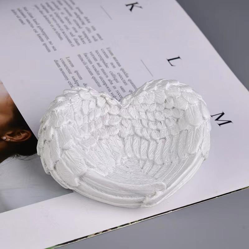 ・カテゴリ: 樹脂工芸品・素材: 樹脂、プラスチック・スタイル: モダンシンプル・カラー展開: 原色、ホワイト、ゴールド、シルバー・サイズ: 約 長さ9cm × 幅7cm × 高さ4cm・重量: 約181g