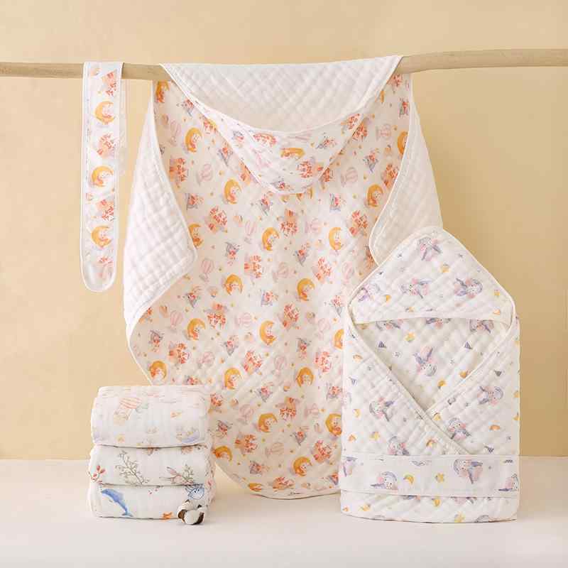 ・カテゴリ: おくるみ・主な素材: 綿100%・中綿: 綿100%・柄: 動物、ストライプ、無地、キャラクター、ロゴ、花柄、幾何学模様・カラー展開: パンダ、アニマルパーク、キウイ、アルパカ、パイナップル、スターウォーズ、ライオン、ピンクバード、恐竜、カーダイナソー、車、オレンジ、飛行機、いちご、クマ、うさぎ・サイズ展開: 6層 85x85cm、4層 85x85cm、12層 厚手・安全基準: Aクラス・対象年齢: 新生児(0〜1歳、身長80cm以下)