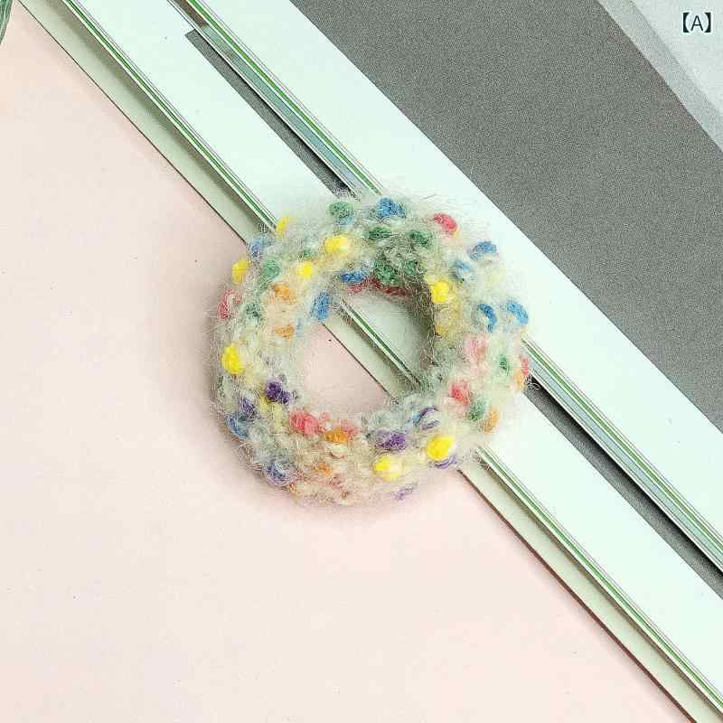 ・カテゴリ: ヘアゴム・素材: 毛糸・処理工程: り・カラー展開: ベージュ、グリーン、ブラック、ブラウン、ピンク・スタイル: スウィート、フレッシュ・仕様: 高弾力