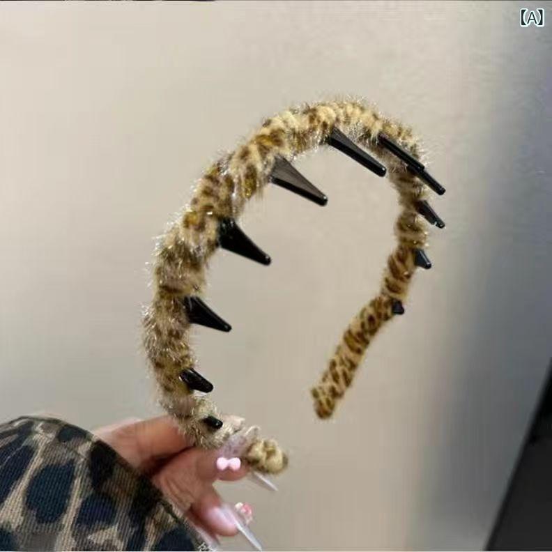 ヘアアクセサリー レディース 女性用 ヒョウ柄 ウェーブ カチューシャ ヘアバンド ボリュームアップ 高見え 洗顔 普段使い ふんわり 上品 布製 ファブリック 秋冬