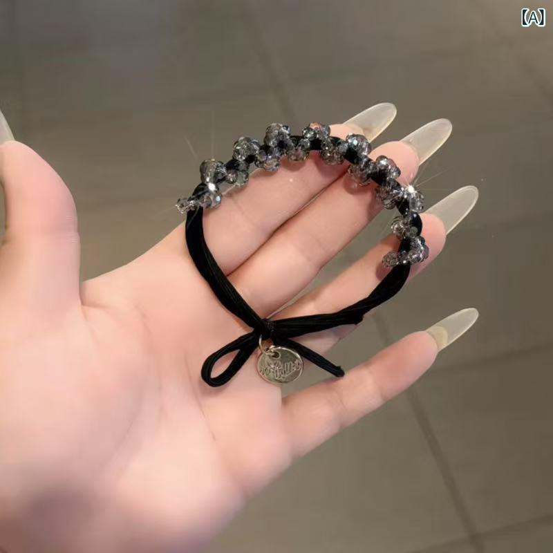 ・カテゴリ: ヘアゴム・素材: 樹脂パール・加工技術: 編み込み・カラー展開: クリスタル、パール・デザイン特徴: 樹脂パール・スタイル: 韓国風、フェミニン・仕様: 高弾力・テイスト: 清新、スイート