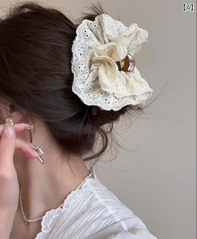 ・カテゴリ: ヘアアクセサリー・素材: 布・スタイル: レディース、韓国風、爽やか、フェミニン・デザイン: 抓みクリップ・加工技術: ハンドメイド・カラー展開: ベージュ、ブラック、ホワイト、シルバー・デザイン要素: 扇形、ヘアアクセサリー（ルーススタイル）、レースリボン、レース柄、オーガンジー