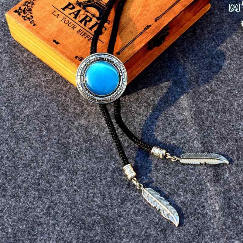 ループタイ メンズ 男性用 ボロタイ ネックレス 韓国風 トレンド おしゃれ 宝石装飾 矢じり型 PUレザー 合金製 電気メッキ加工 カジュアルスタイル