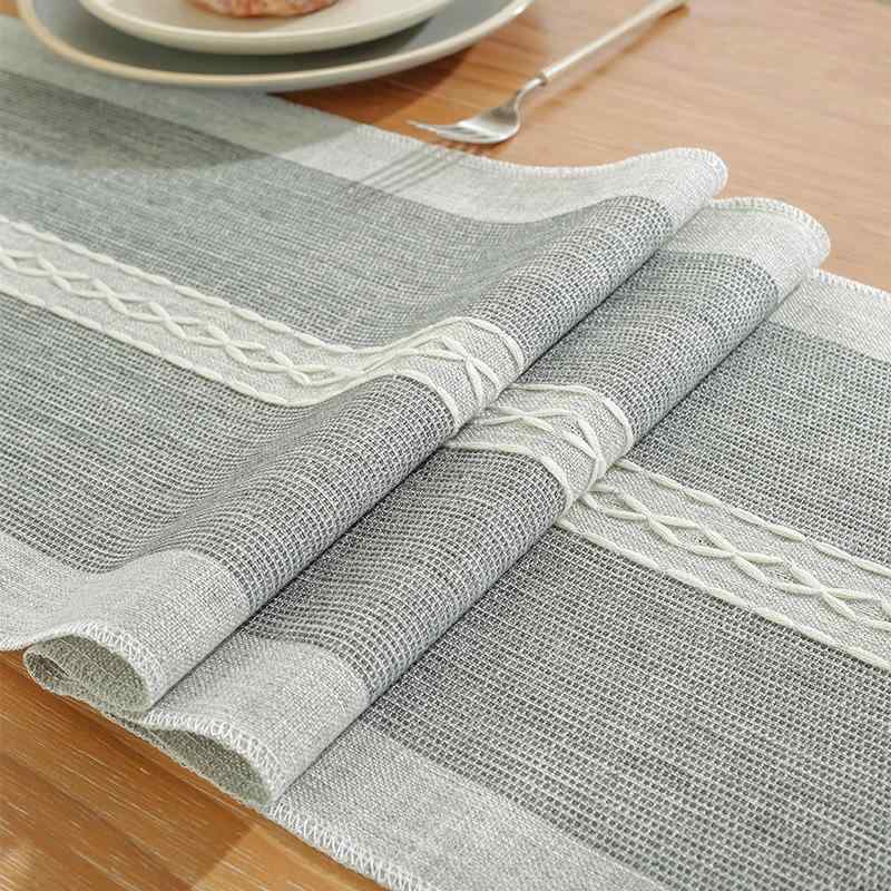 ・素材: フェイクコットンリネン・主な素材成分: ポリエステル・主な素材成分配合率: 95%・副次素材成分: 麻繊維混紡・副次素材成分配合率: 5%・スタイル: カントリー・柄: チェック・カラー展開: 和風グレー、オリーブグリーン、ローズピンク、アーモンドイエロー、ホワイト、ブラウン、グレー、イエロー、和風レッド、ブルー、ライトグリーン、オレンジレッド、グリーン、ライトブラウン、スカイブルー、オフホワイト・サイズ展開: 33x120cm（フリンジ含む）、33x160cm（フリンジ含む）、33x183cm（フリンジ含む）、33x228cm（フリンジ含む）、33x275cm（フリンジ含む）、33x305cm（フリンジ含む）、33x330cm（フリンジ含む）・カテゴリ: テーブルランナー