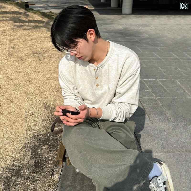 ・カテゴリ: スウェット・スタイル: 韓国カジュアル・主な素材: 綿・袖丈: 長袖・袖タイプ: ドロップショルダー・柄: 無地・: ボタン装飾・シルエット: ルーズフィット・対象: 青少年・対象性別: 男性・カラー展開: オフホワイト、ネイビー・サイズ展開: M、L、XL、XXL