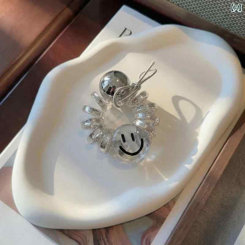 ・主な素材: アクリル（有機ガラス）・処理プロセス: 焼き付け塗装・カラー展開: ブラック、ピンク、イエロー、ブルー・デザイン: スマイリー・スタイル: インス風、個性的トレンド・タイプ: 高弾力・カテゴリ: ヘッドドレス