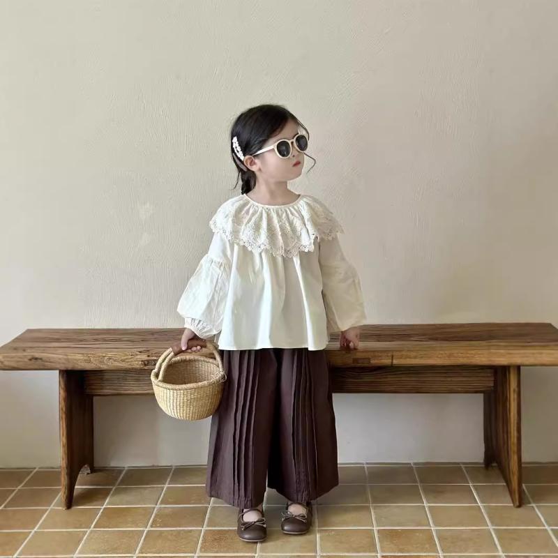 ・カテゴリ: 子供用シャツ・性別: 女児・対象年齢: 3〜8歳 (身長100〜140cm)・サイズ展開: 90cm、100cm、110cm、120cm、130cm、140cm・スタイル: 韓国・主な素材: 綿・ネックライン: 襟付き・袖丈: 長袖・カラー: ベージュ・生地加工: 柔軟加工・デザイン要素: トレンド