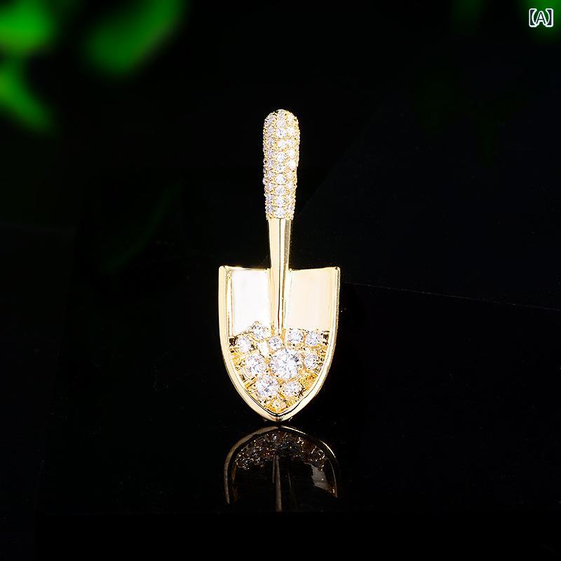 ブローチ 男女兼用 韓国風 シャベル モチーフ ジルコニア装飾 銅製 ゴールド 個性的 おしゃれ 上品 エ..