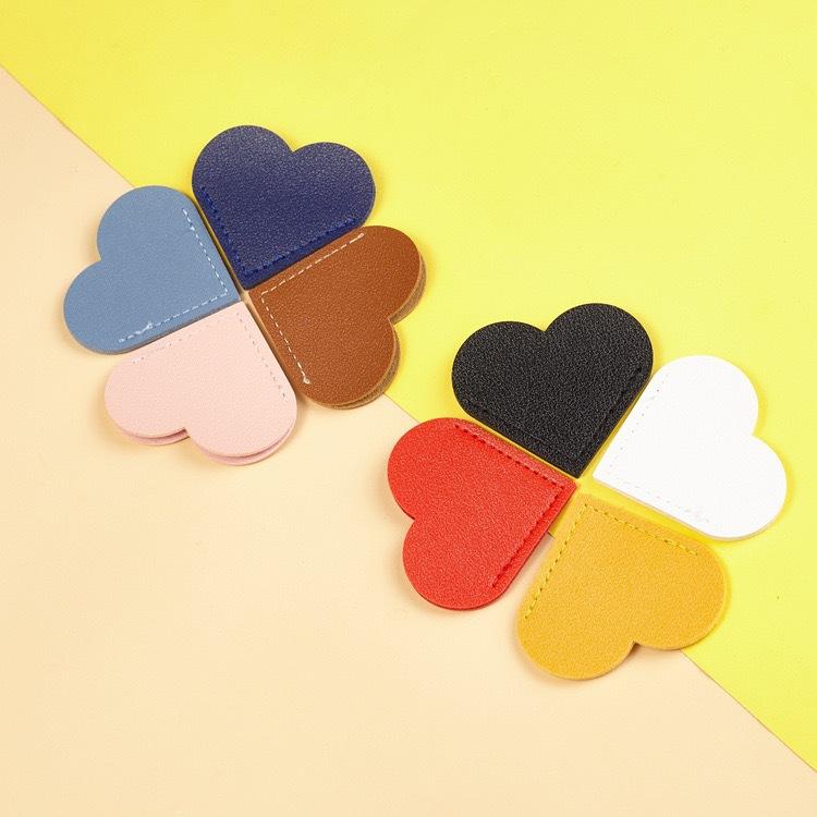 ・素材: 皮革・カラー展開: イエローオーカー、ワインレッド、シルバー、ピンク、ホワイト、ダークブルー、ロイヤルブルー、ライトブラウン、ピンク、レッド、ブラック・サイズ: 5.7*5.1cm・スタイル: 高級感・デザイン: ブランク