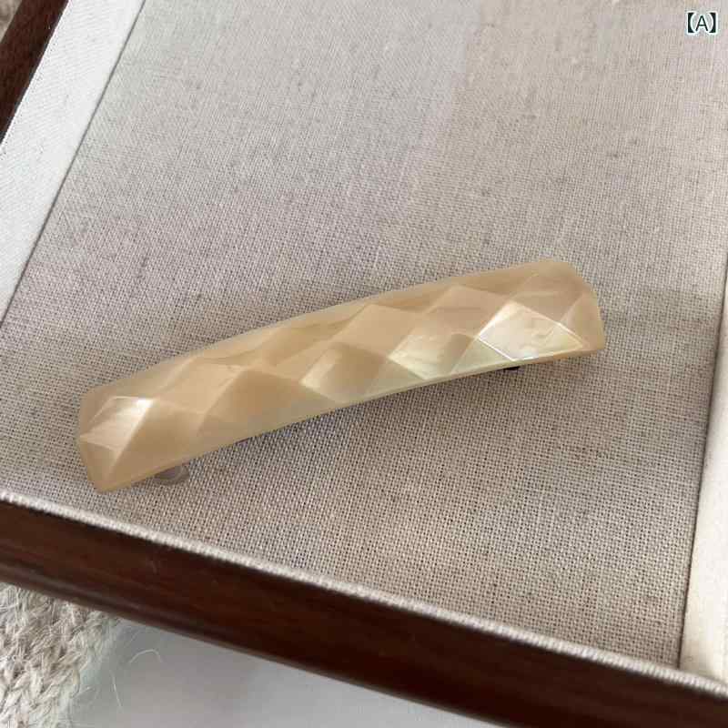・カテゴリ: ヘアアクセサリー・主な素材: プラスチック、樹脂・スタイル: 韓国風、フェミニン・デザイン: アークスプリングクリップ・タイプ: スプリングクリップ・加工技術: ハンドメイド・カラー展開: 乳白色、キャラメル、チョコレートブラウン・対象: 女性・デザイン要素: ライン、幾何学