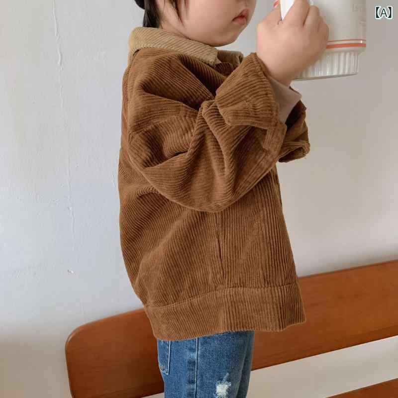 ・対象性別: 男女兼用・推奨年齢: 3〜8歳、身長100〜140cm・襟型: 折り襟・スタイル: 韓国風・柄: 無地・厚さ: 普通・生地加工: 柔軟加工・フード: フードなし・デザイン要素: カーディガン、配色・袖丈: 長袖・安全基準: A類・主な素材: 綿 78.5%・裏地素材: 綿 78.5%・前開き仕様: シングルブレスト・カラー展開: ブラウン、カーキ・サイズ展開: 80cm、90cm、100cm、110cm、120cm、130cm、140cm、150cm・着丈: ショート丈・カテゴリ: 子供用アウター、ジャケット、コート