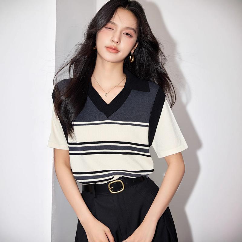 ・カテゴリ: Tシャツ・スタイル: フェイクツーピース・テイスト: フレッシュ、フェミニン、アカデミック、エレガント・主な素材: 綿80%～90%・素材2: スパンデックス30%以下・ネックライン: ポロネック・袖丈: 半袖・柄: ストライ...