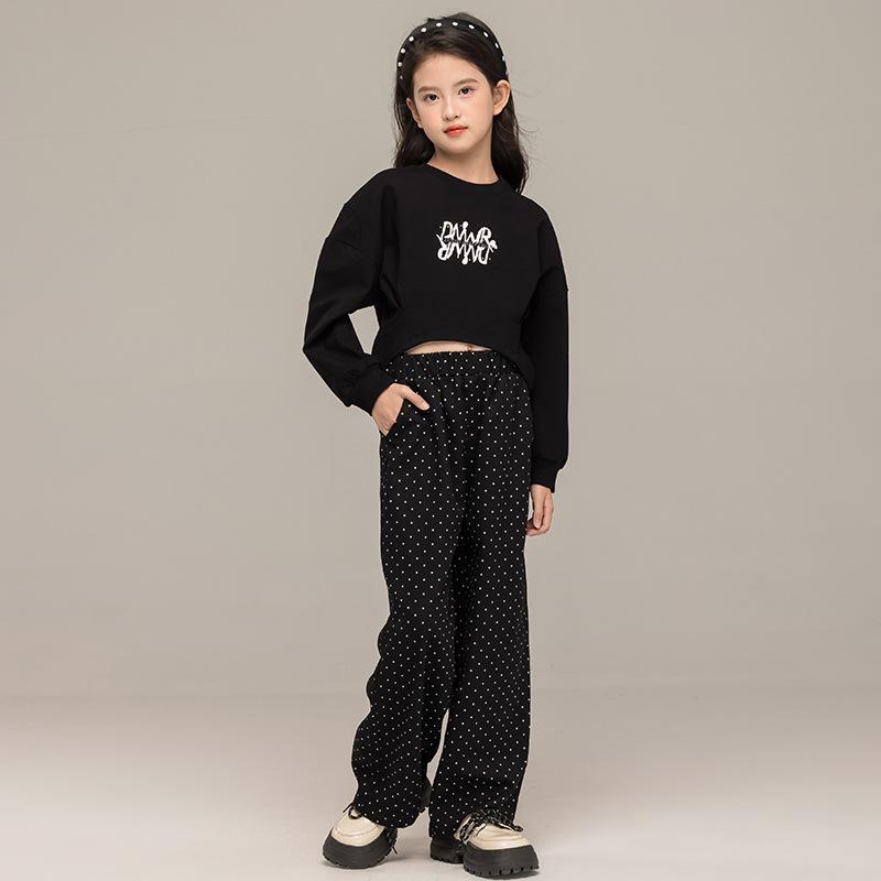 キッズ 女の子 セットアップ ガールズ 上下セット ラウンドネック 丸首 プリント スウェット トレーナー トップス ブラック 黒 ドット柄 水玉 ワイドパンツ ガウチョパンツ ロングパンツ カジュアル リラックス 普段使い 通学 お出かけ 綿 コットン